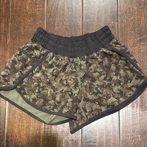 Camouflage Lululemon Shorty Shorts